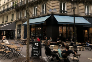 Outdoor seating at KB coffee, a coffee shop in Paris