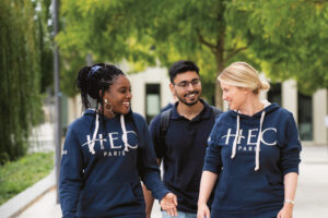 Cover photo of 3 students from the HEC Paris MBA walking on campus