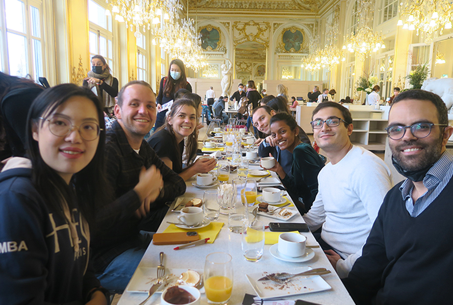 Coffee and dessert in the Musée d'Orsay's restaurant